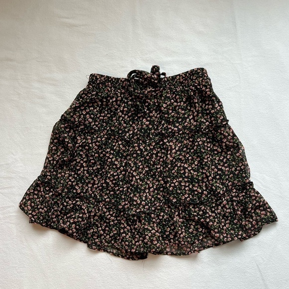 Sienna Sky black floral flowy skirt size XS - Picture 3 of 8